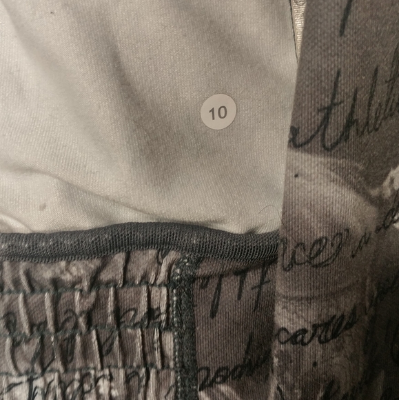 NWOT Lululemon zip up jacket. - Picture 3 of 4